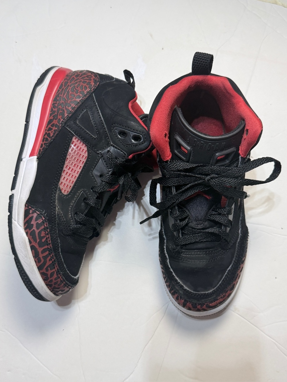 Jordan kid’s black & red high-top sneakers Boy’s size 2Y